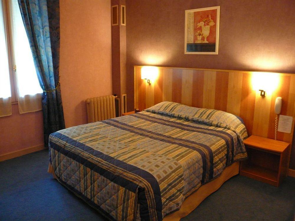 Hotel Terminus - Pizzeria Pizz'A Gogo - Salle De Sport - Face A La Gare Лон-ле-Сонье Экстерьер фото
