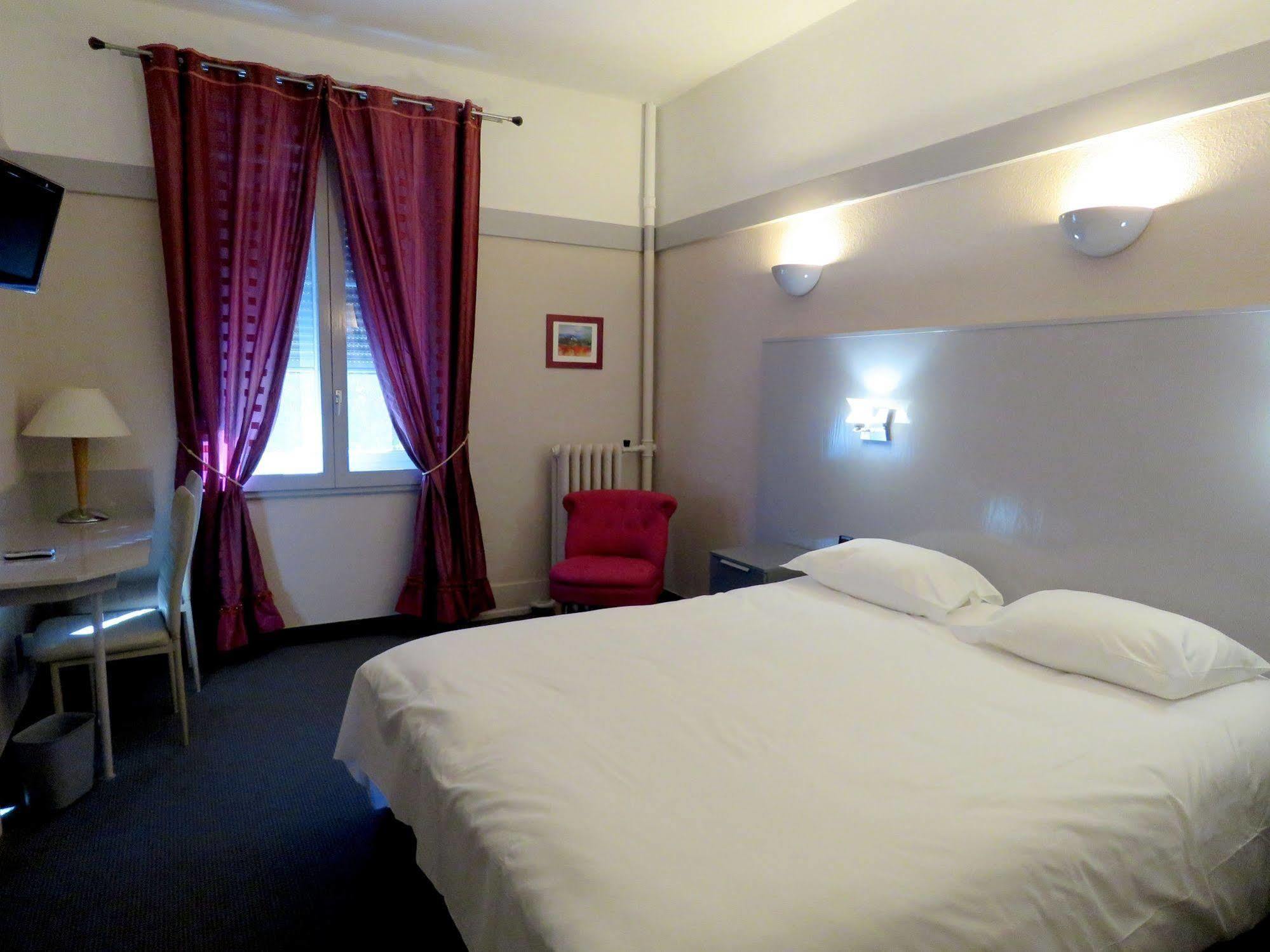 Hotel Terminus - Pizzeria Pizz'A Gogo - Salle De Sport - Face A La Gare Лон-ле-Сонье Экстерьер фото